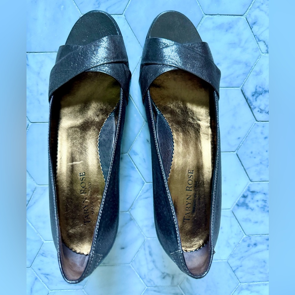 Gorgeous Taryn Rose pewter heels, size 38 (8) and in near perfect condition.
